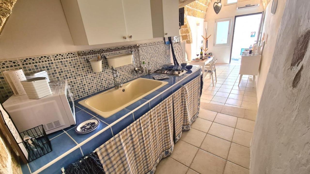 Mediterraneo House- Casa Nel Centro Storico Матино Экстерьер фото