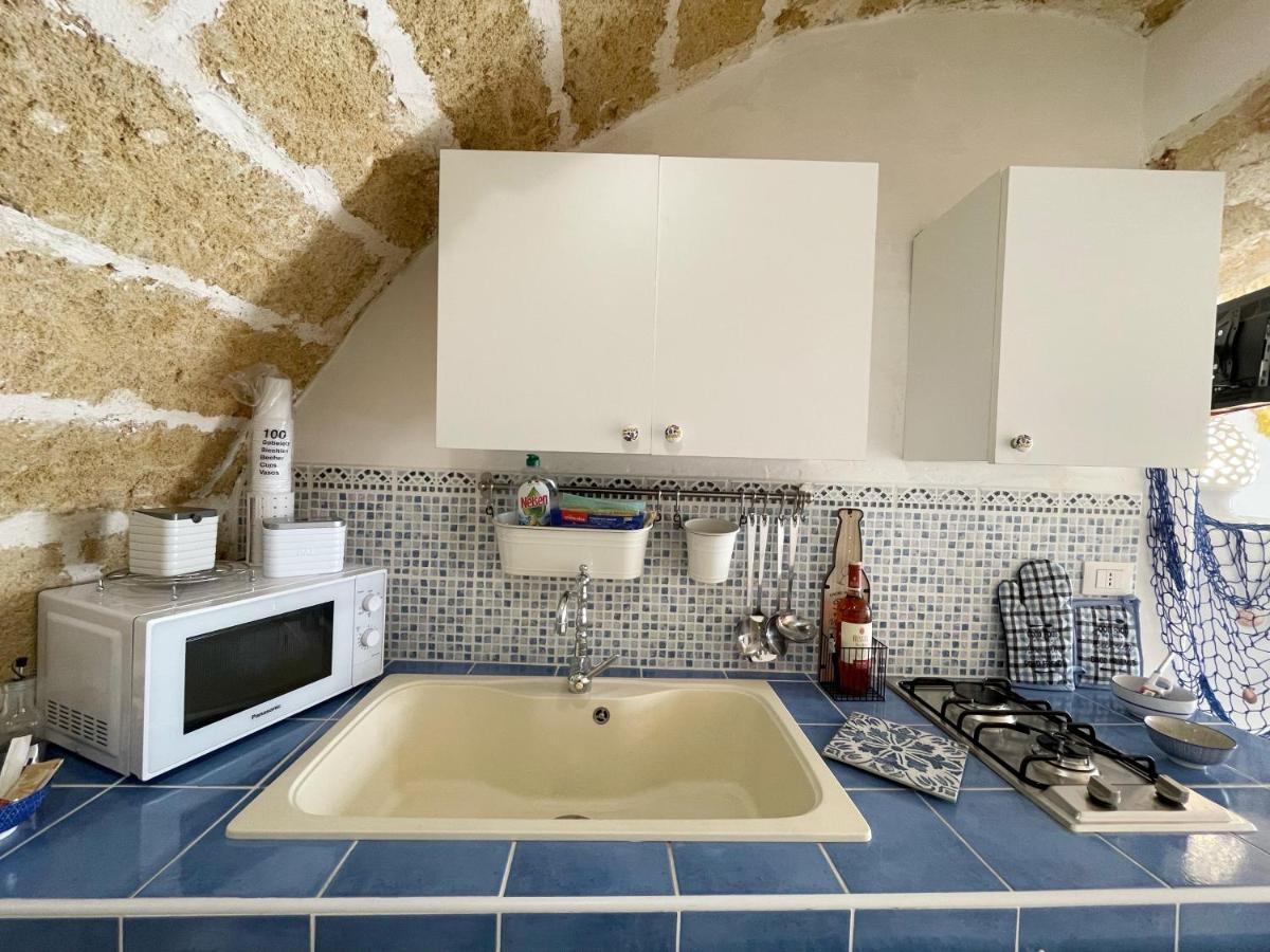 Mediterraneo House- Casa Nel Centro Storico Матино Экстерьер фото