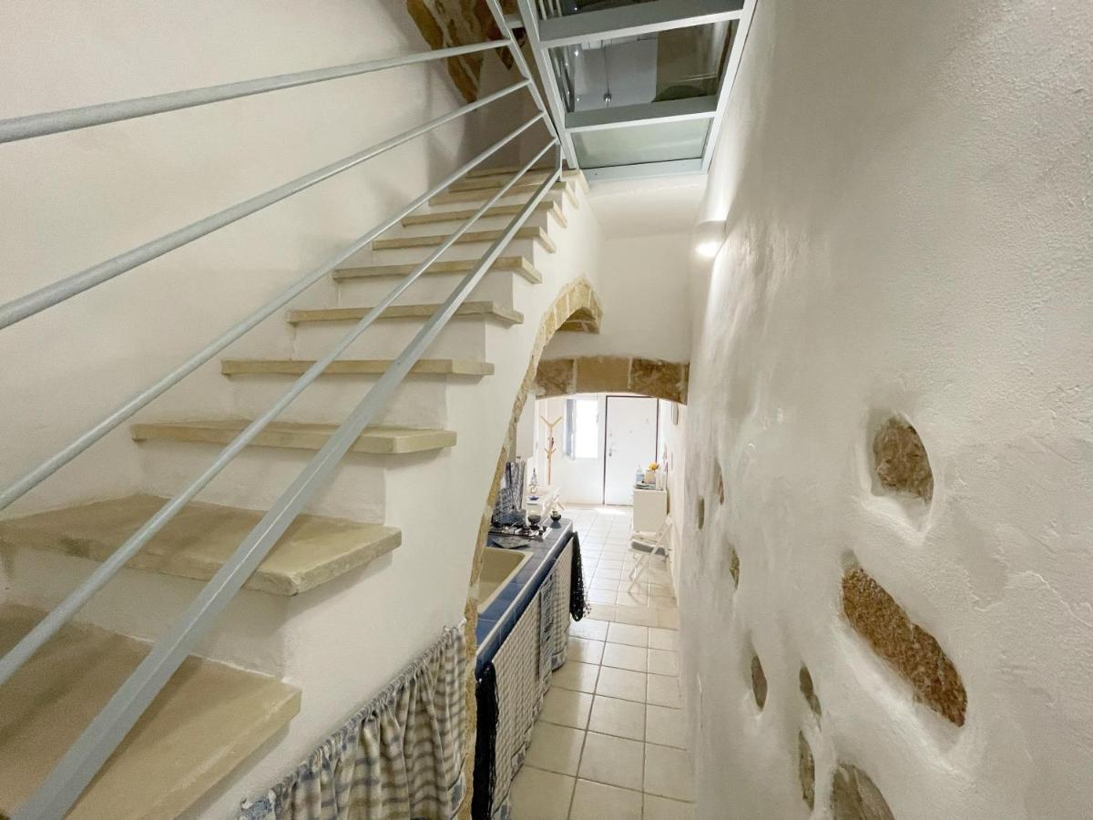 Mediterraneo House- Casa Nel Centro Storico Матино Экстерьер фото