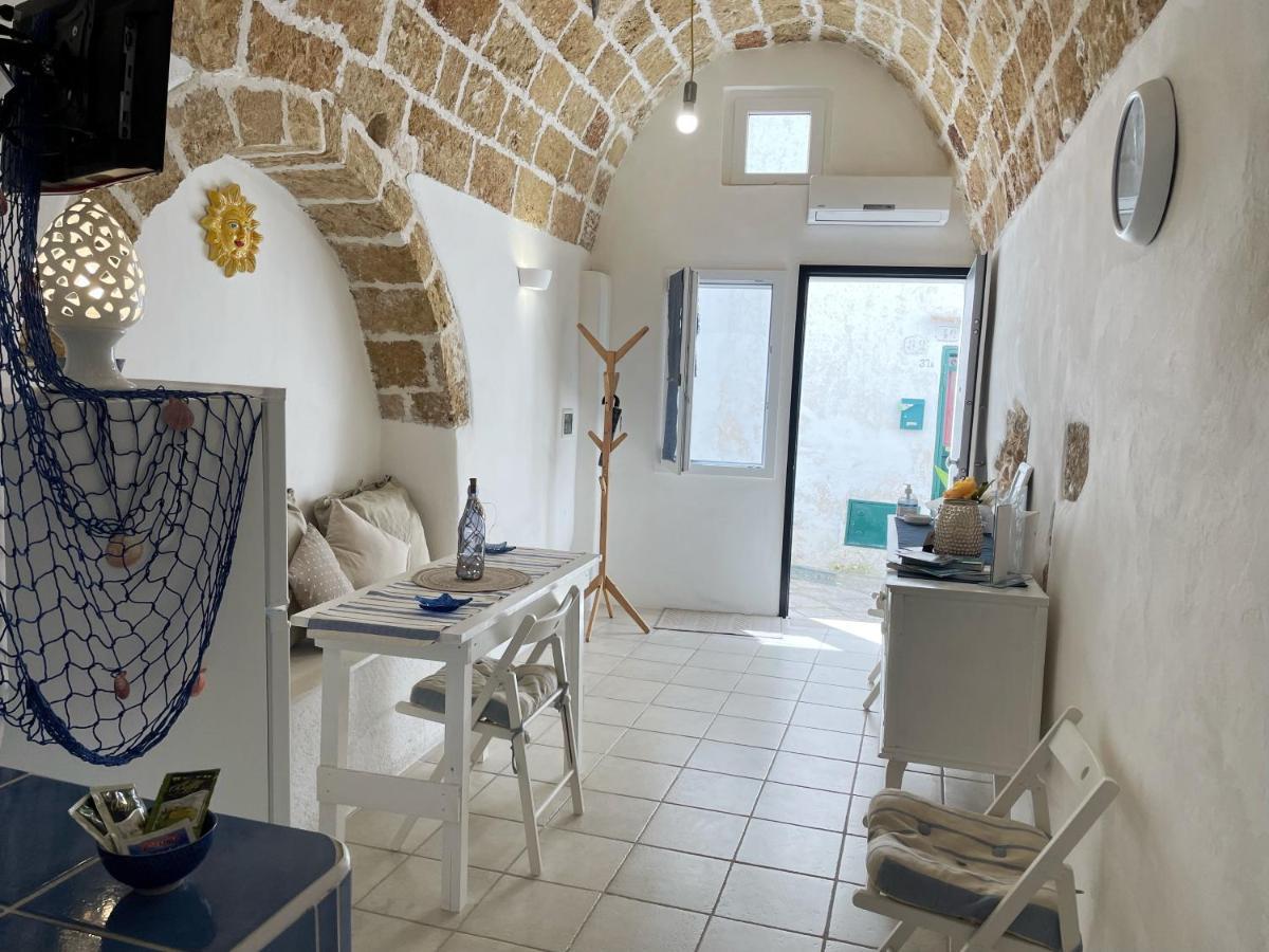 Mediterraneo House- Casa Nel Centro Storico Матино Экстерьер фото